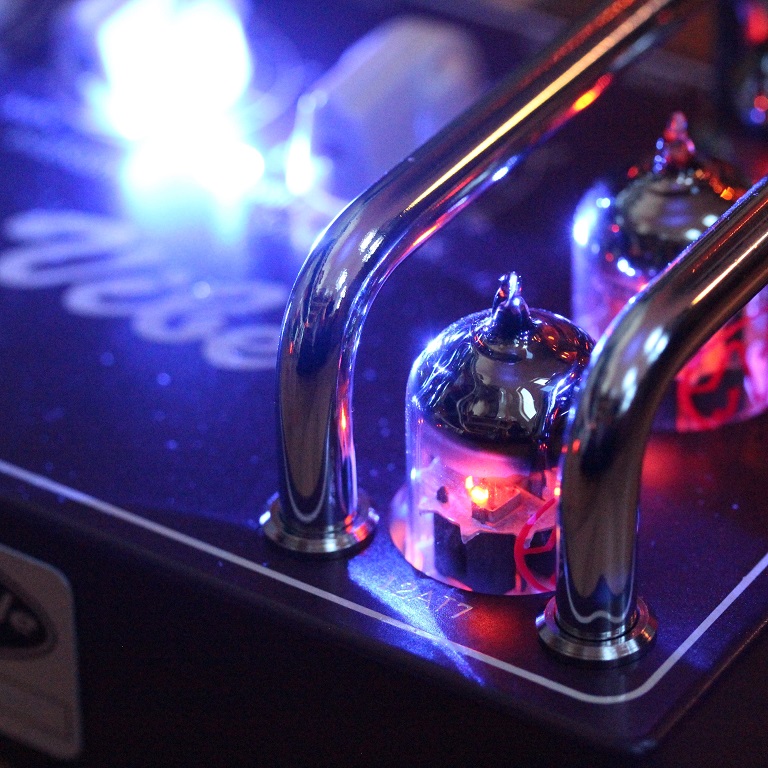 A Glowing valve in Tube-Vibe guitar pedal