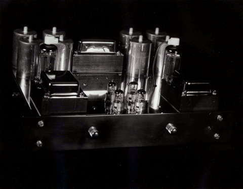 paravicini_ear_yoshino_859_tube_amplifier_480px